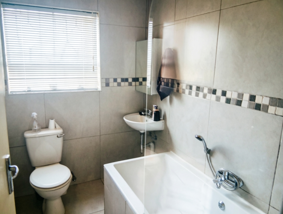 2 Bedroom Property for Sale in Buccleuch Gauteng