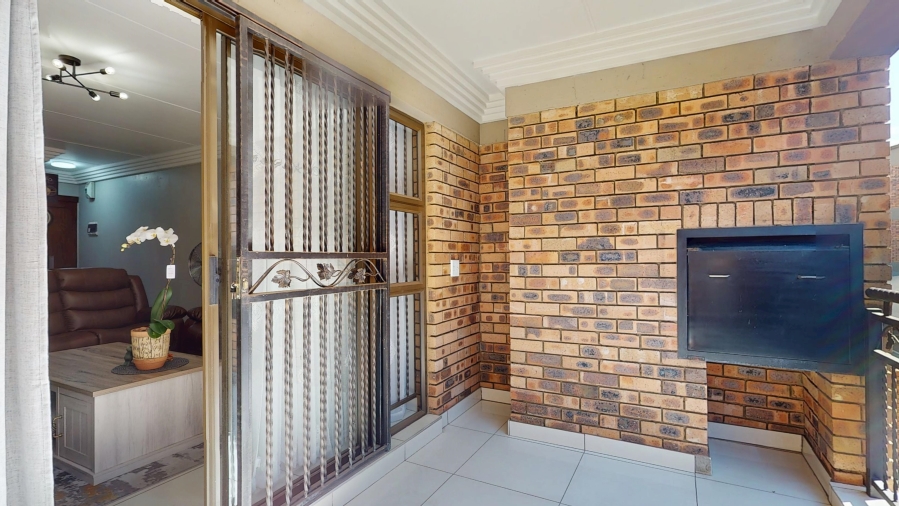 2 Bedroom Property for Sale in Ravenswood Gauteng