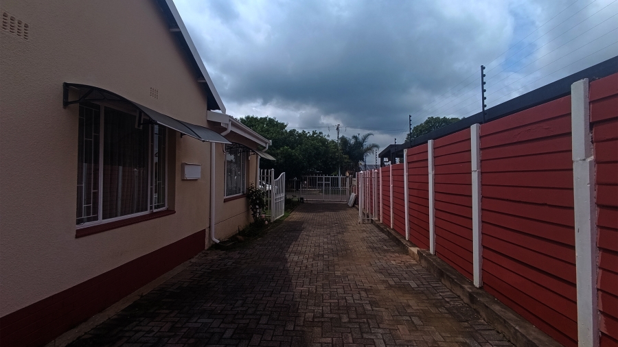 3 Bedroom Property for Sale in Moregloed Gauteng