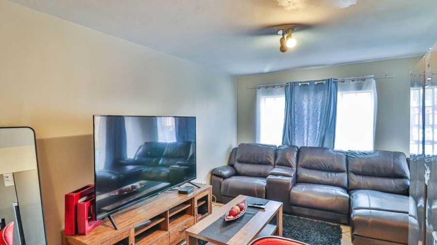 1 Bedroom Property for Sale in Vorna Valley Gauteng