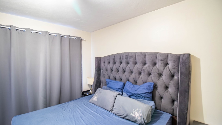 1 Bedroom Property for Sale in Vorna Valley Gauteng