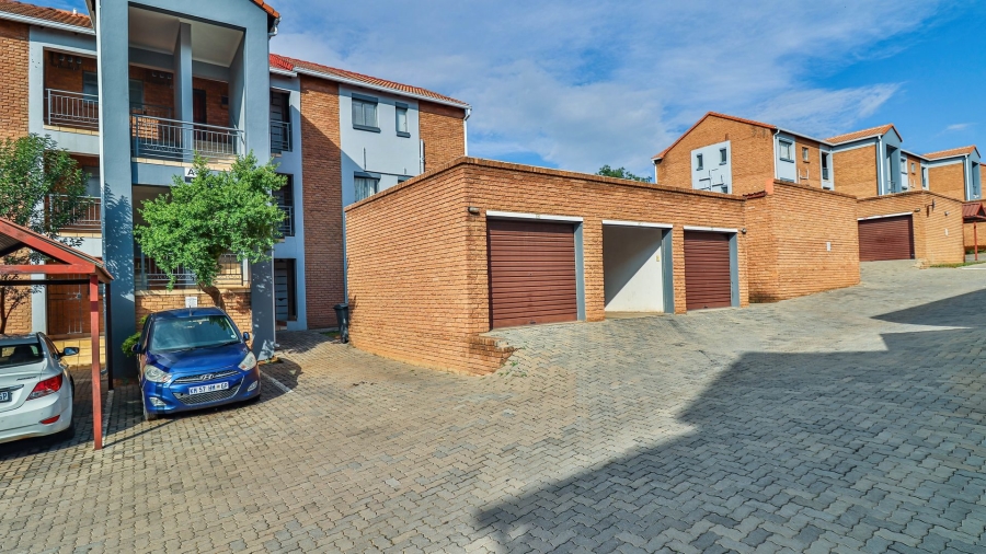 1 Bedroom Property for Sale in Vorna Valley Gauteng