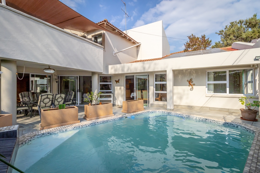 5 Bedroom Property for Sale in Magaliessig Gauteng