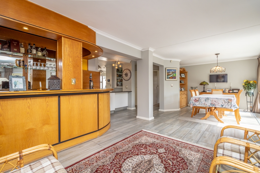 5 Bedroom Property for Sale in Magaliessig Gauteng