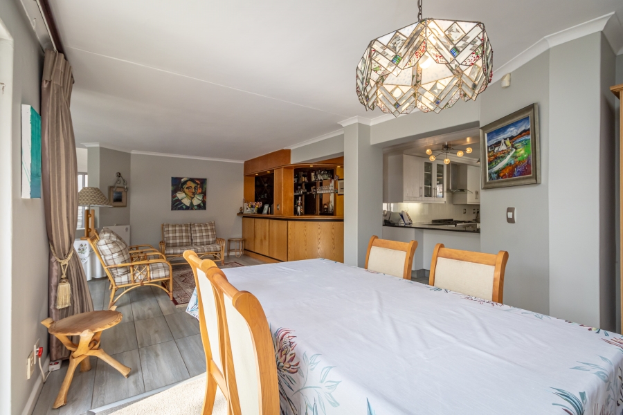 5 Bedroom Property for Sale in Magaliessig Gauteng