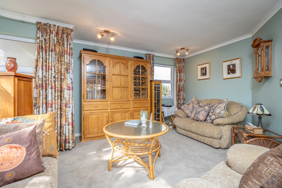 5 Bedroom Property for Sale in Magaliessig Gauteng