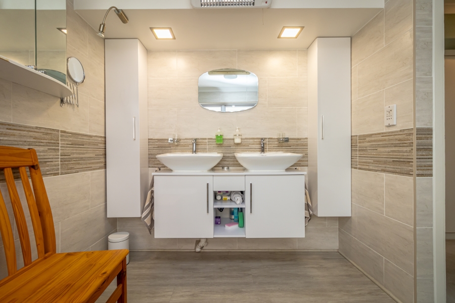 5 Bedroom Property for Sale in Magaliessig Gauteng