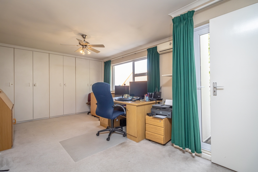 5 Bedroom Property for Sale in Magaliessig Gauteng