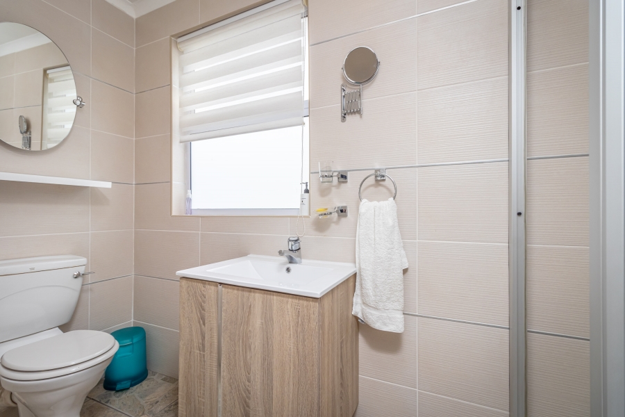 5 Bedroom Property for Sale in Magaliessig Gauteng