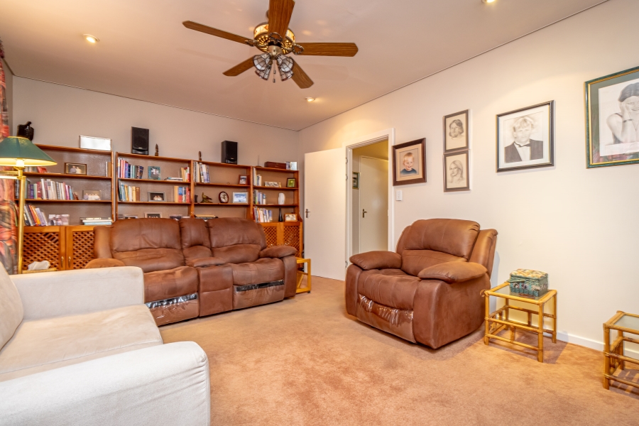 5 Bedroom Property for Sale in Magaliessig Gauteng