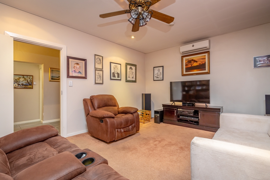 5 Bedroom Property for Sale in Magaliessig Gauteng