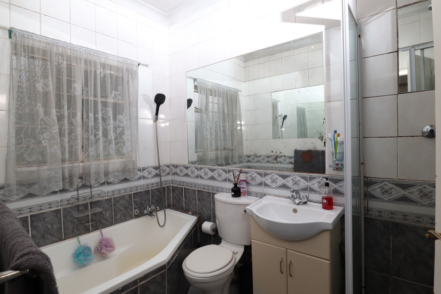 4 Bedroom Property for Sale in Raceview Gauteng