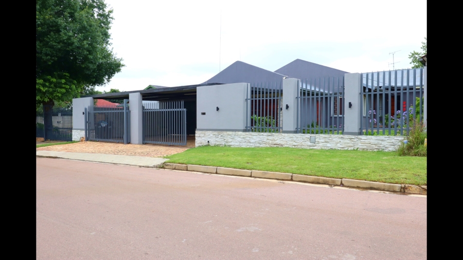 4 Bedroom Property for Sale in Raceview Gauteng