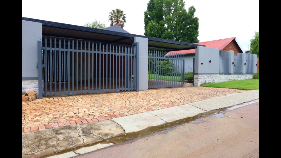 4 Bedroom Property for Sale in Raceview Gauteng