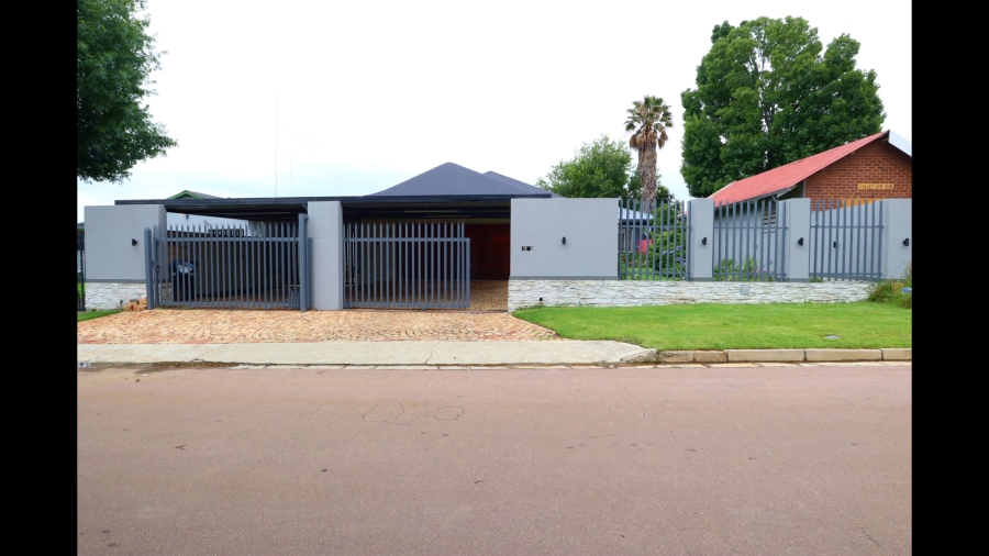4 Bedroom Property for Sale in Raceview Gauteng