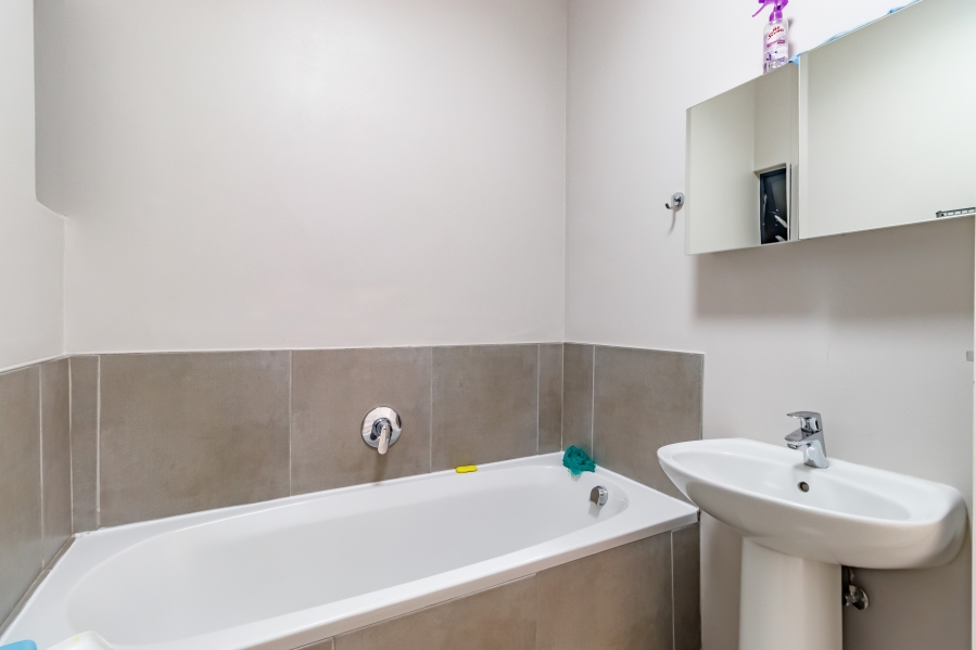 2 Bedroom Property for Sale in Vorna Valley Gauteng