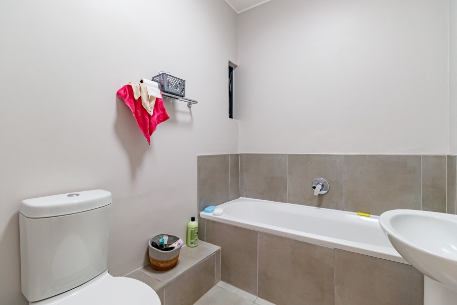 2 Bedroom Property for Sale in Vorna Valley Gauteng