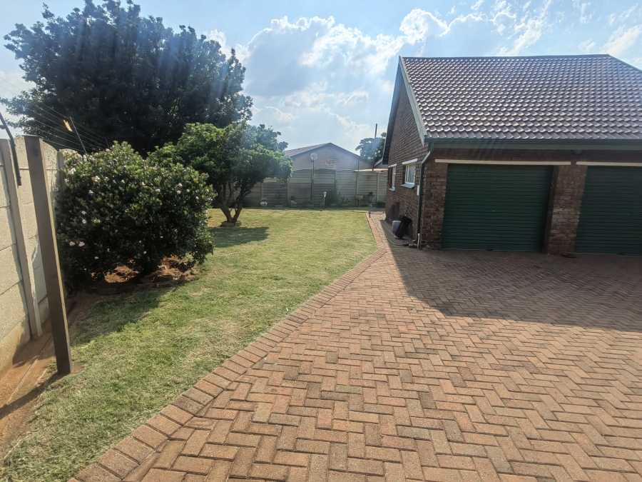 3 Bedroom Property for Sale in Rensburg Gauteng
