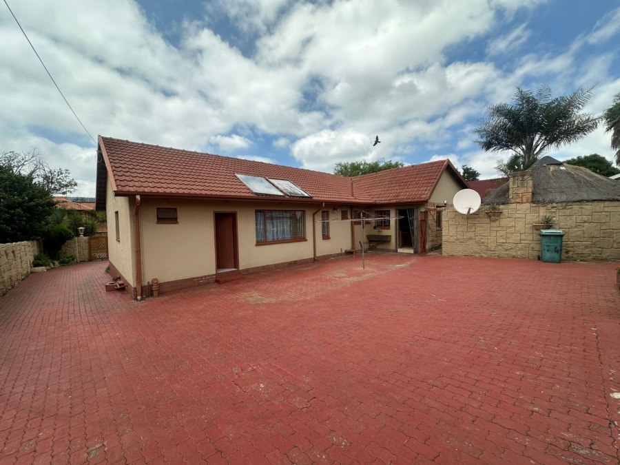 To Let 3 Bedroom Property for Rent in General Albertspark Gauteng