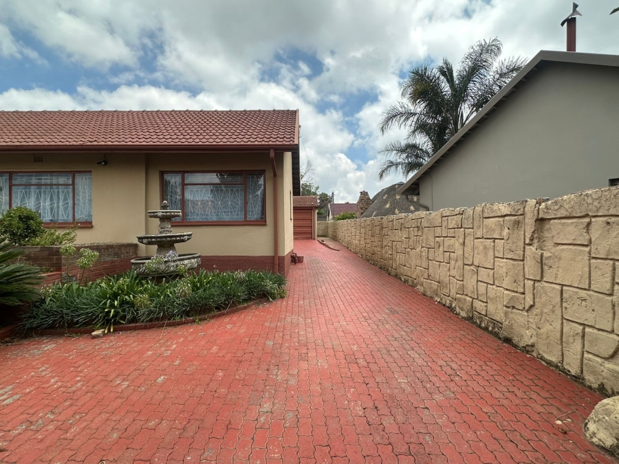 To Let 3 Bedroom Property for Rent in General Albertspark Gauteng