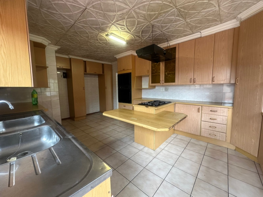 To Let 3 Bedroom Property for Rent in General Albertspark Gauteng