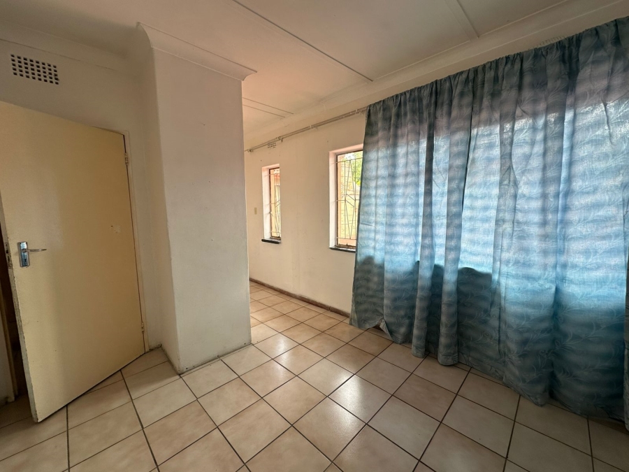 To Let 3 Bedroom Property for Rent in General Albertspark Gauteng