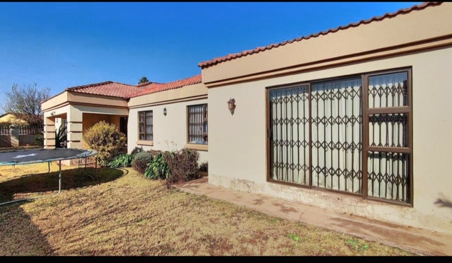 3 Bedroom Property for Sale in Dawn Park Gauteng