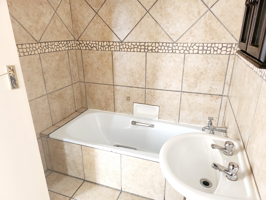 2 Bedroom Property for Sale in Three Rivers Gauteng