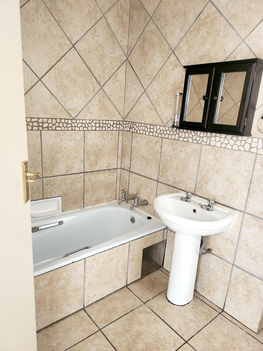 2 Bedroom Property for Sale in Three Rivers Gauteng