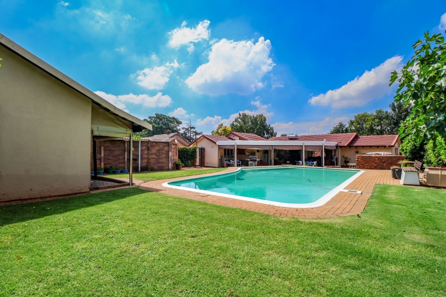 6 Bedroom Property for Sale in Eldoraigne Gauteng