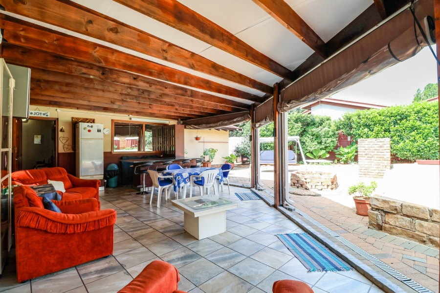 6 Bedroom Property for Sale in Eldoraigne Gauteng