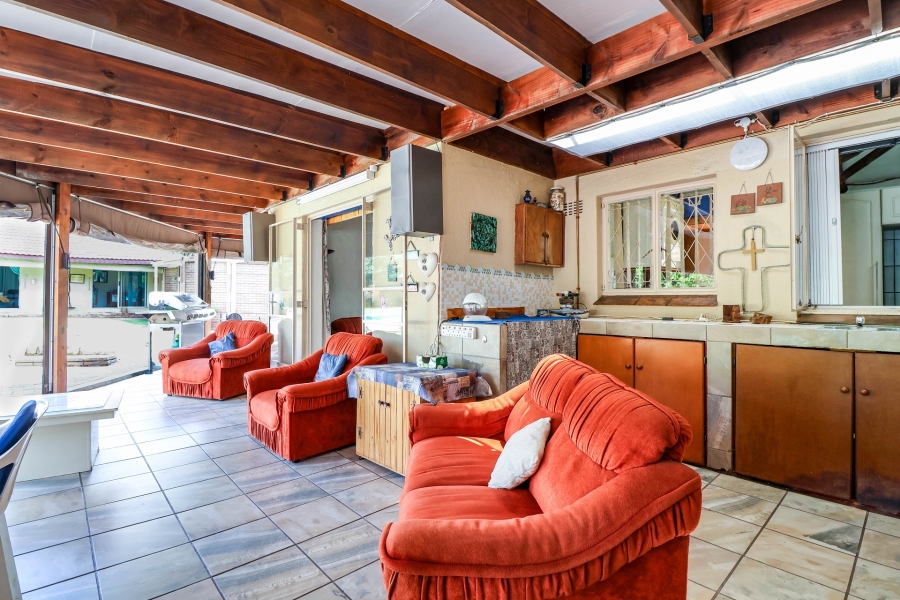 6 Bedroom Property for Sale in Eldoraigne Gauteng