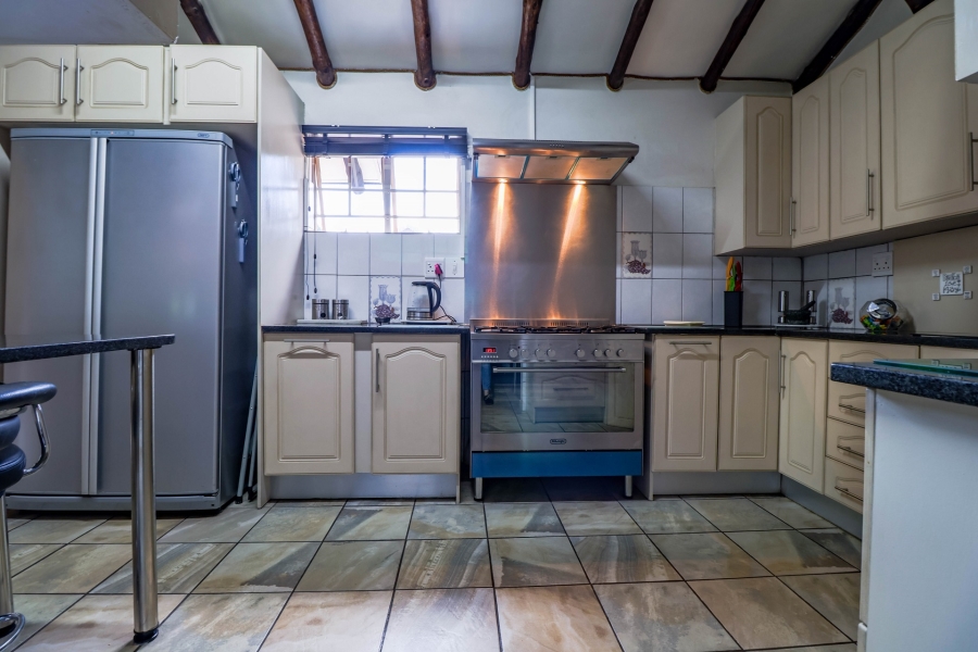 6 Bedroom Property for Sale in Eldoraigne Gauteng