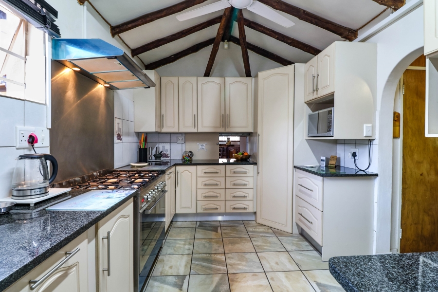 6 Bedroom Property for Sale in Eldoraigne Gauteng