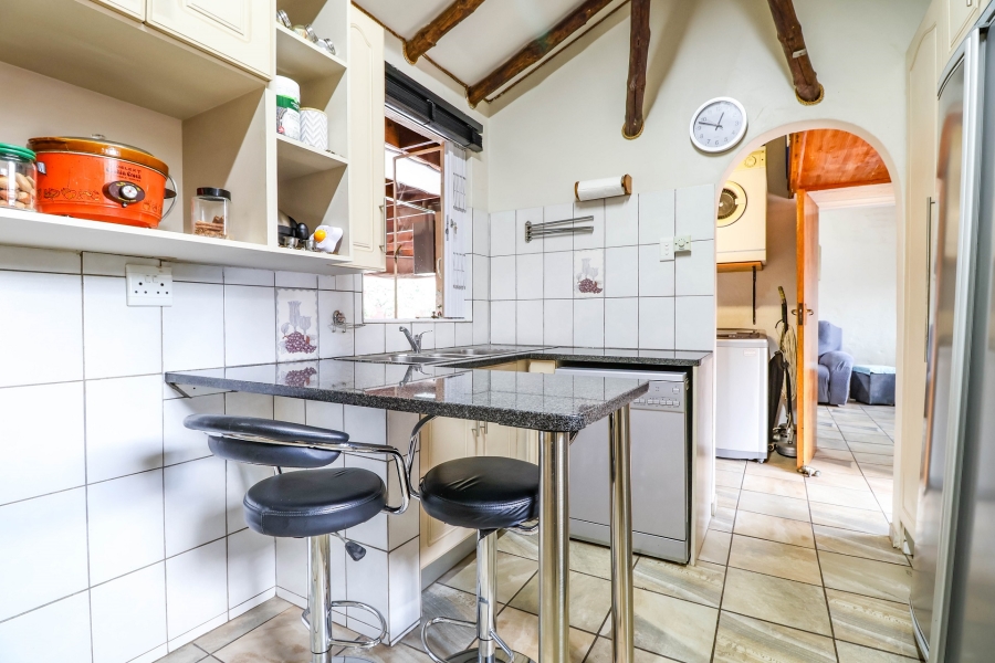 6 Bedroom Property for Sale in Eldoraigne Gauteng