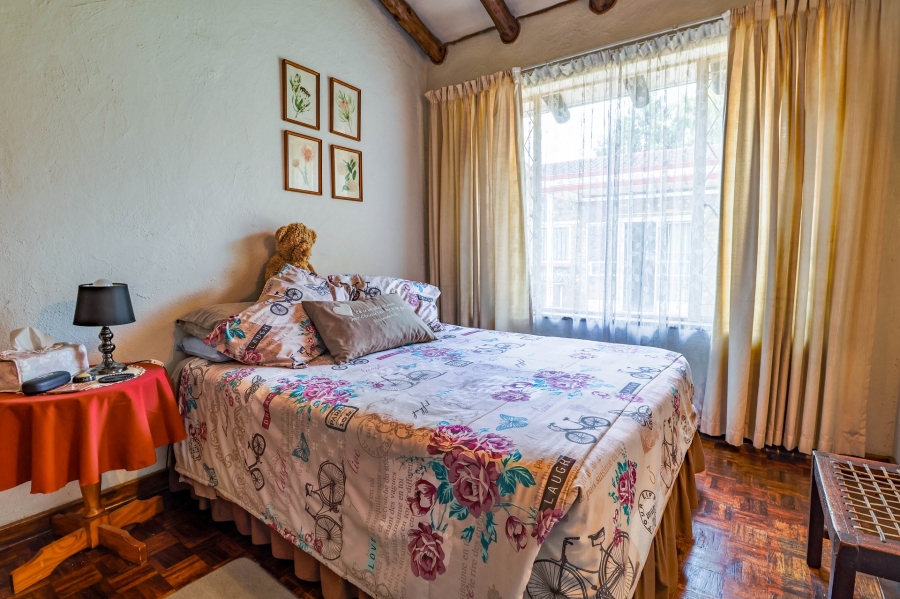 6 Bedroom Property for Sale in Eldoraigne Gauteng