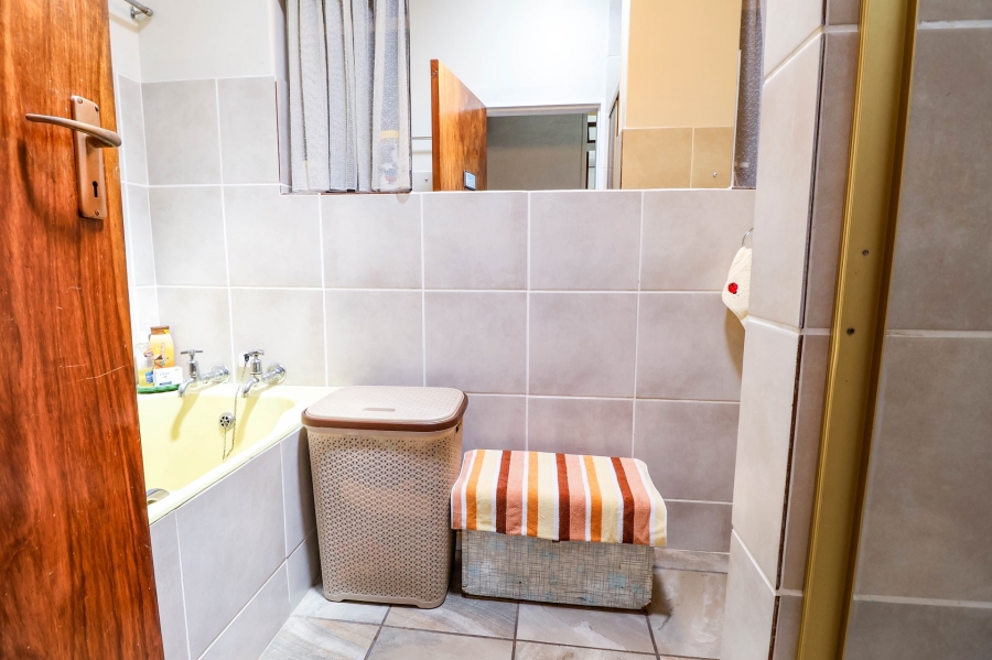 6 Bedroom Property for Sale in Eldoraigne Gauteng