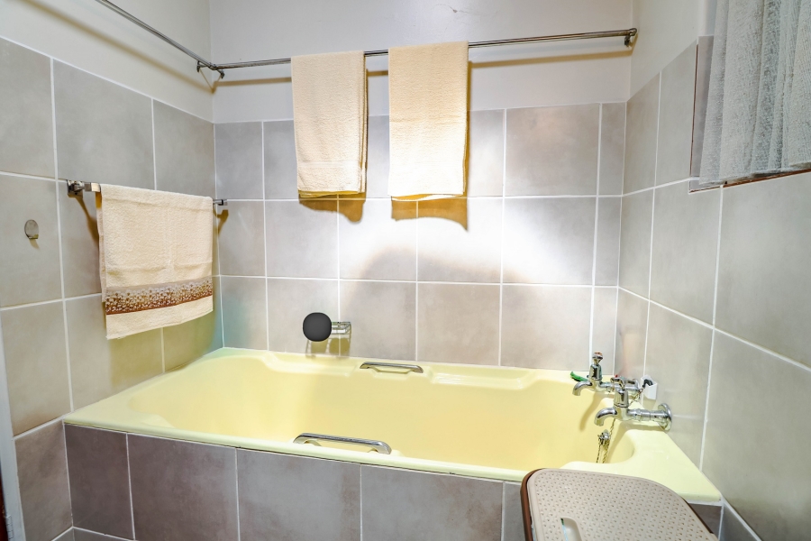 6 Bedroom Property for Sale in Eldoraigne Gauteng