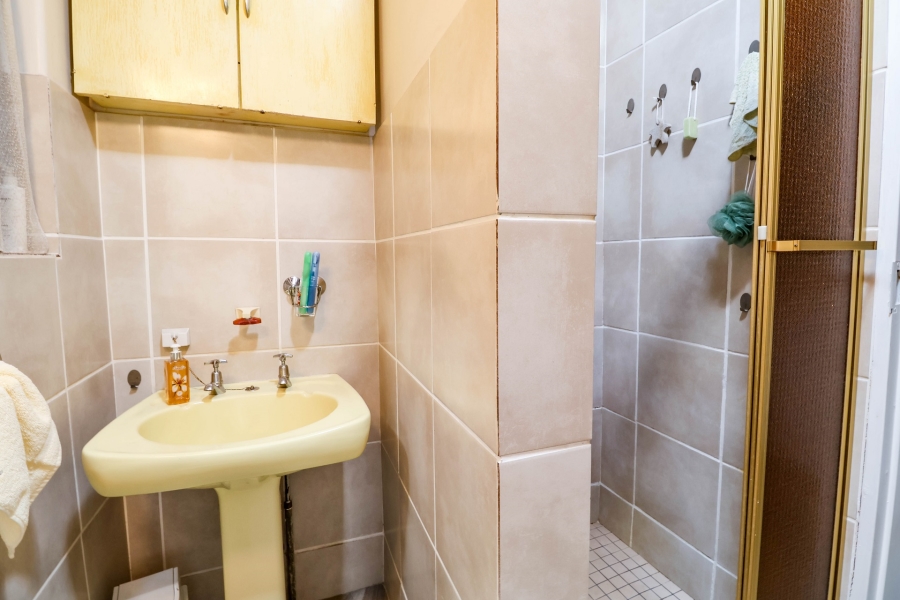 6 Bedroom Property for Sale in Eldoraigne Gauteng