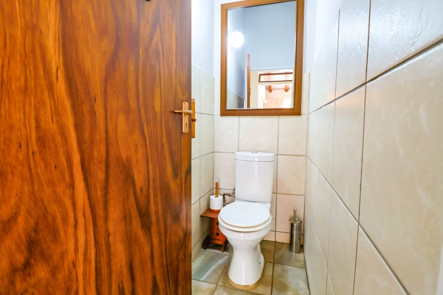 6 Bedroom Property for Sale in Eldoraigne Gauteng