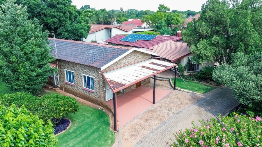 6 Bedroom Property for Sale in Eldoraigne Gauteng