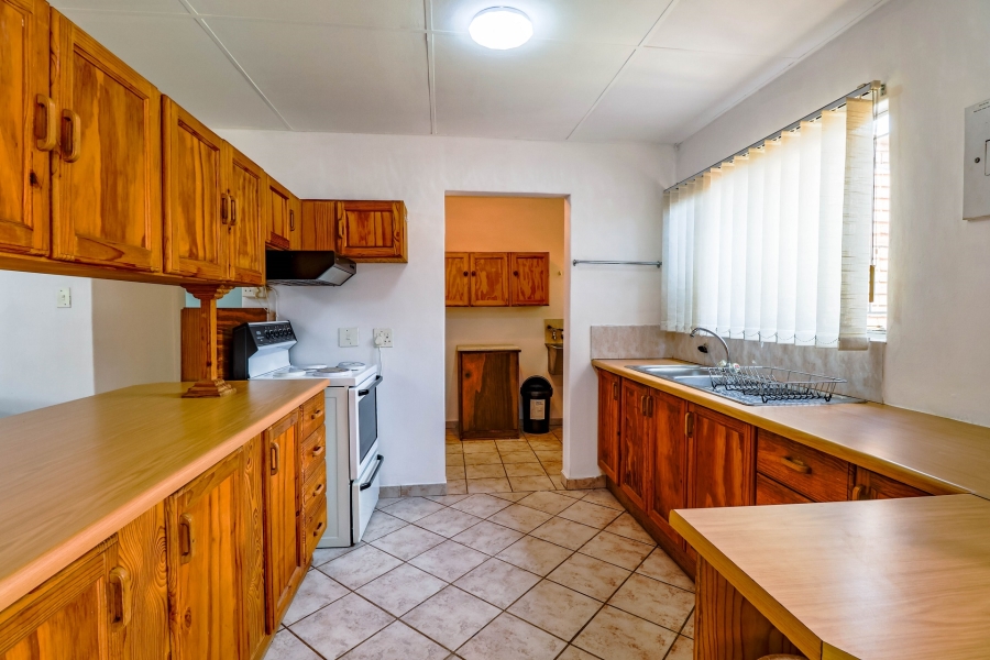 6 Bedroom Property for Sale in Eldoraigne Gauteng