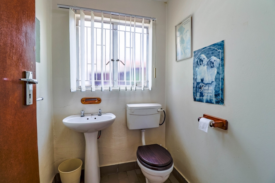 6 Bedroom Property for Sale in Eldoraigne Gauteng