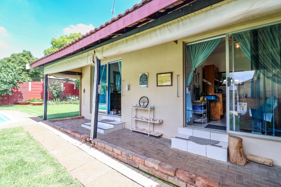 6 Bedroom Property for Sale in Eldoraigne Gauteng