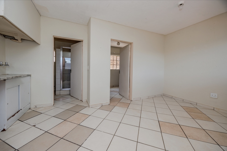1 Bedroom Property for Sale in Randfontein Central Gauteng