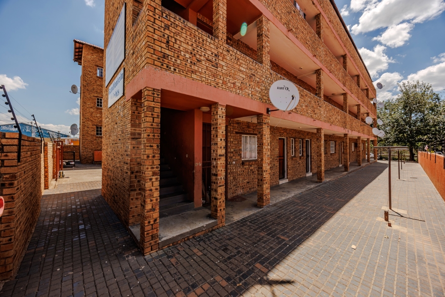 1 Bedroom Property for Sale in Randfontein Central Gauteng