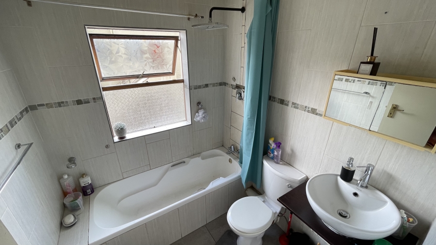 1 Bedroom Property for Sale in Lyndhurst Gauteng