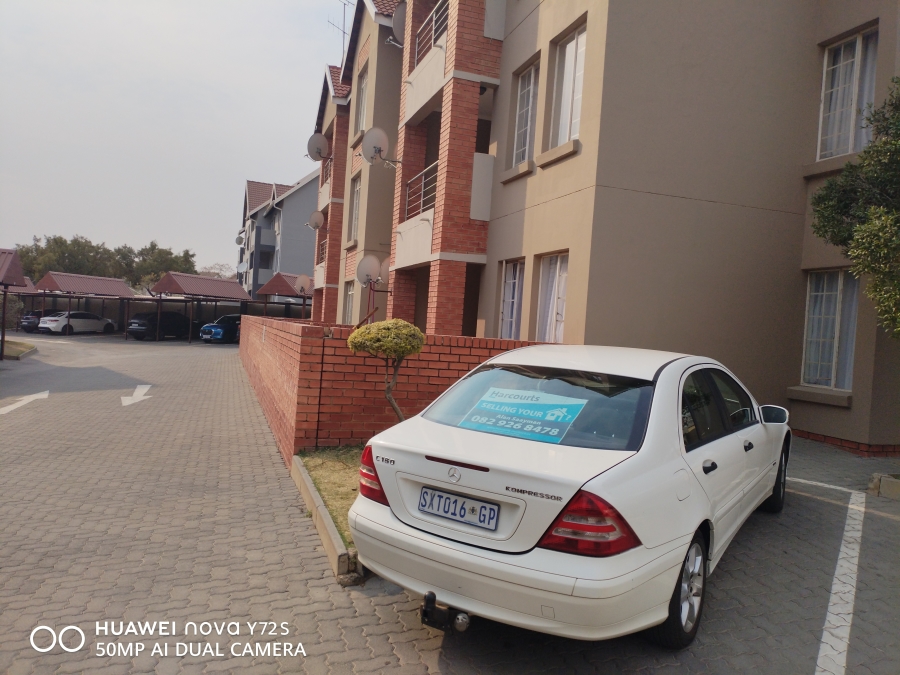 2 Bedroom Property for Sale in Kosmosdal Gauteng