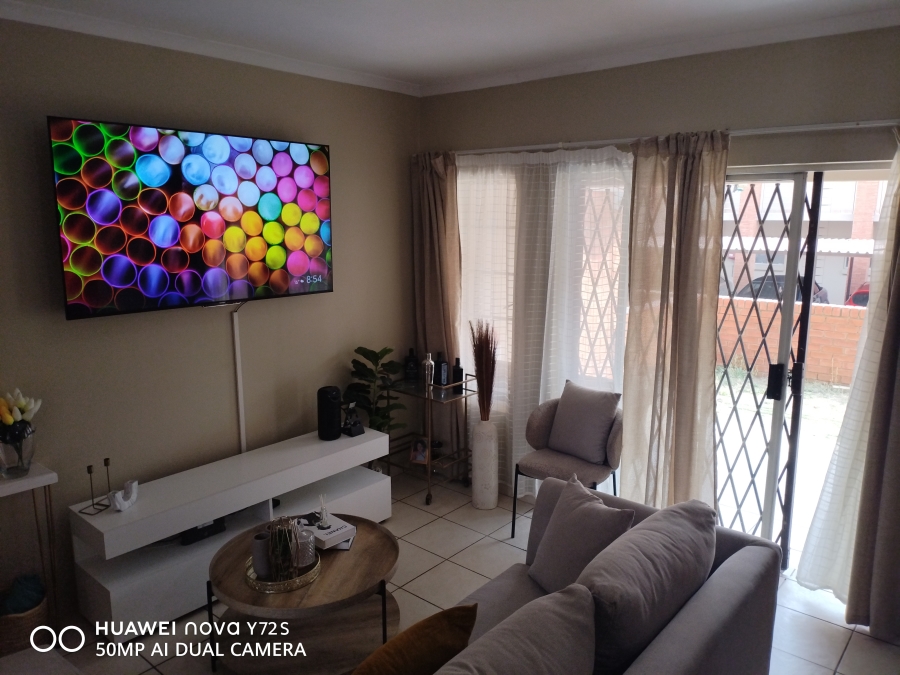 2 Bedroom Property for Sale in Kosmosdal Gauteng
