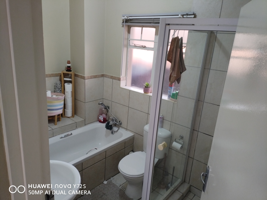 2 Bedroom Property for Sale in Kosmosdal Gauteng